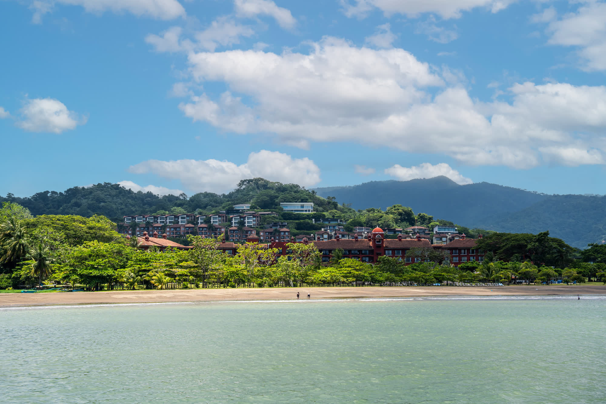 Condominios y apartamentos en alquiler — Playa con un resort integrado a la selva